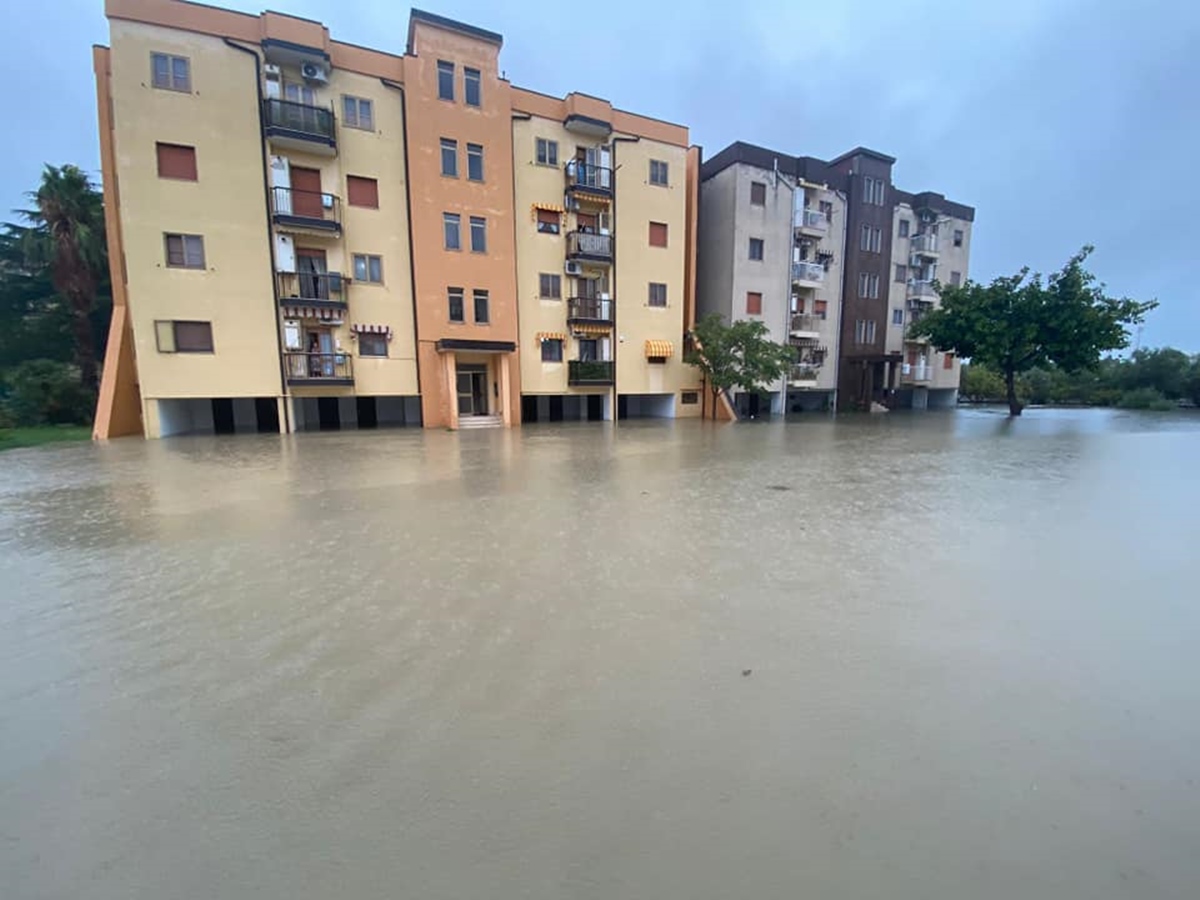 Maltempo in Calabria, allagamenti per forti piogge: interviene la Protezione civile