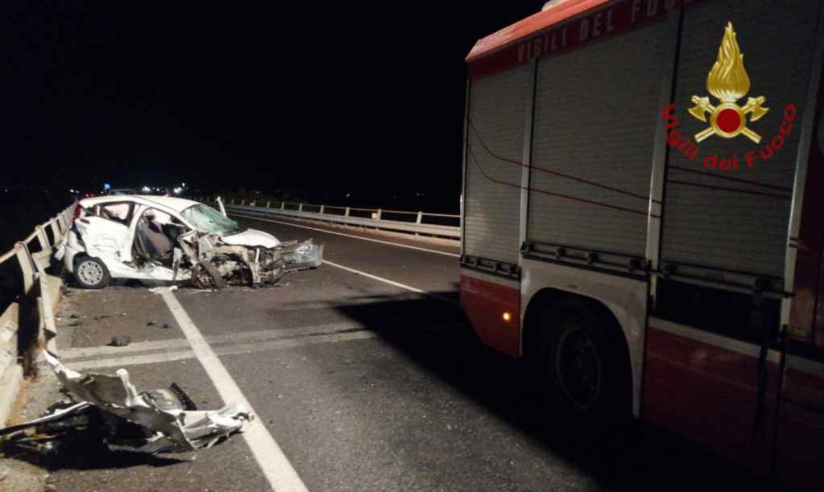 Grave incidente sulla Jonio-Tirreno, cinque feriti. Indagini in corso