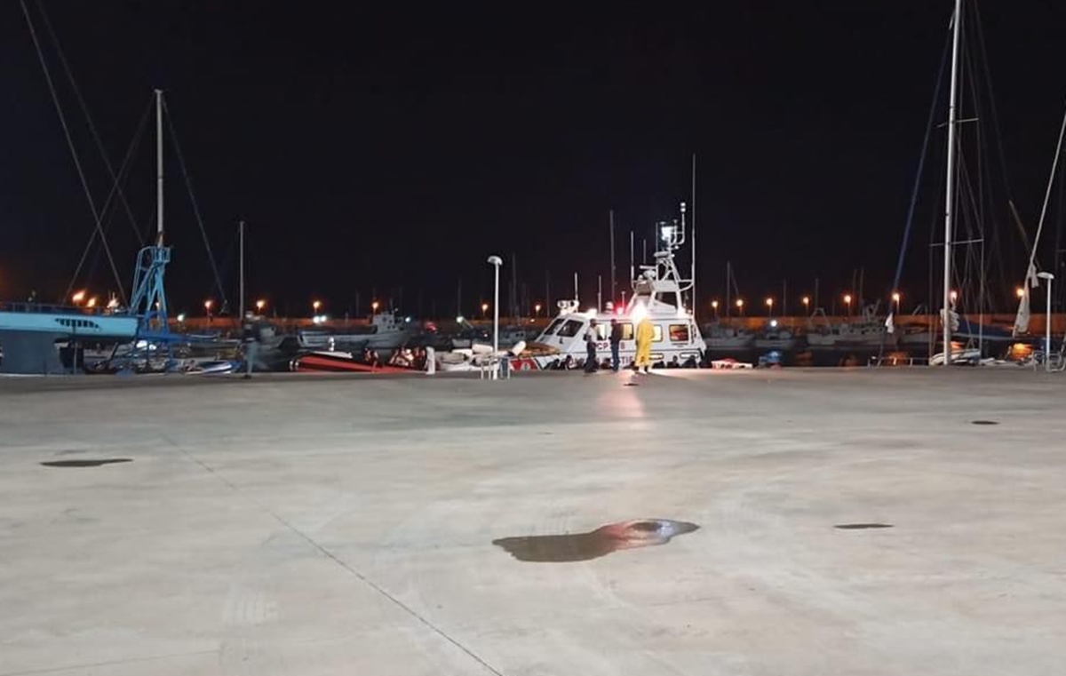 Roccella Jonica, nuovo sbarco: 25 migranti soccorsi dalla Guardia costiera