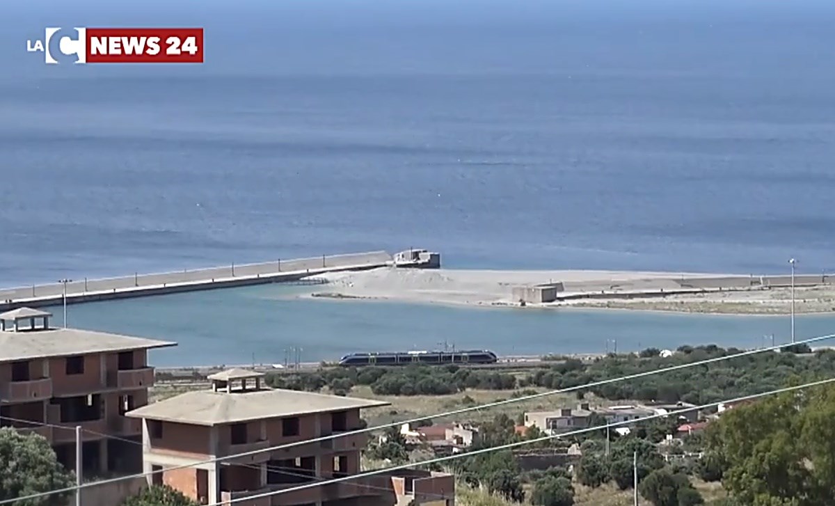 Il Ministro Morelli ci crede: «Porto di Saline Joniche nell’Autorità portuale dello Stretto è coerente»