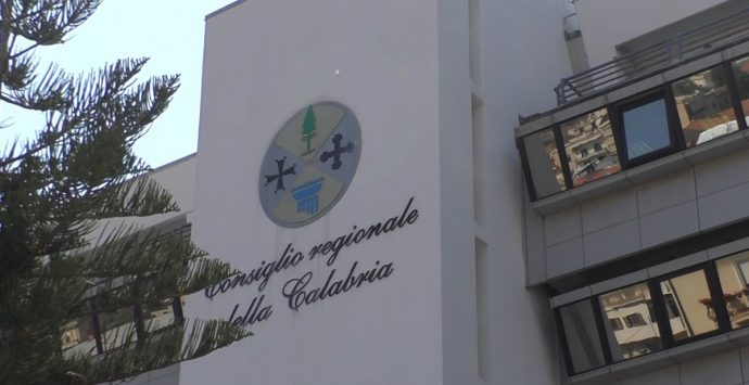 Regione Calabria, centrodestra distribuisce incarichi di sottogoverno: nomi e stipendi
