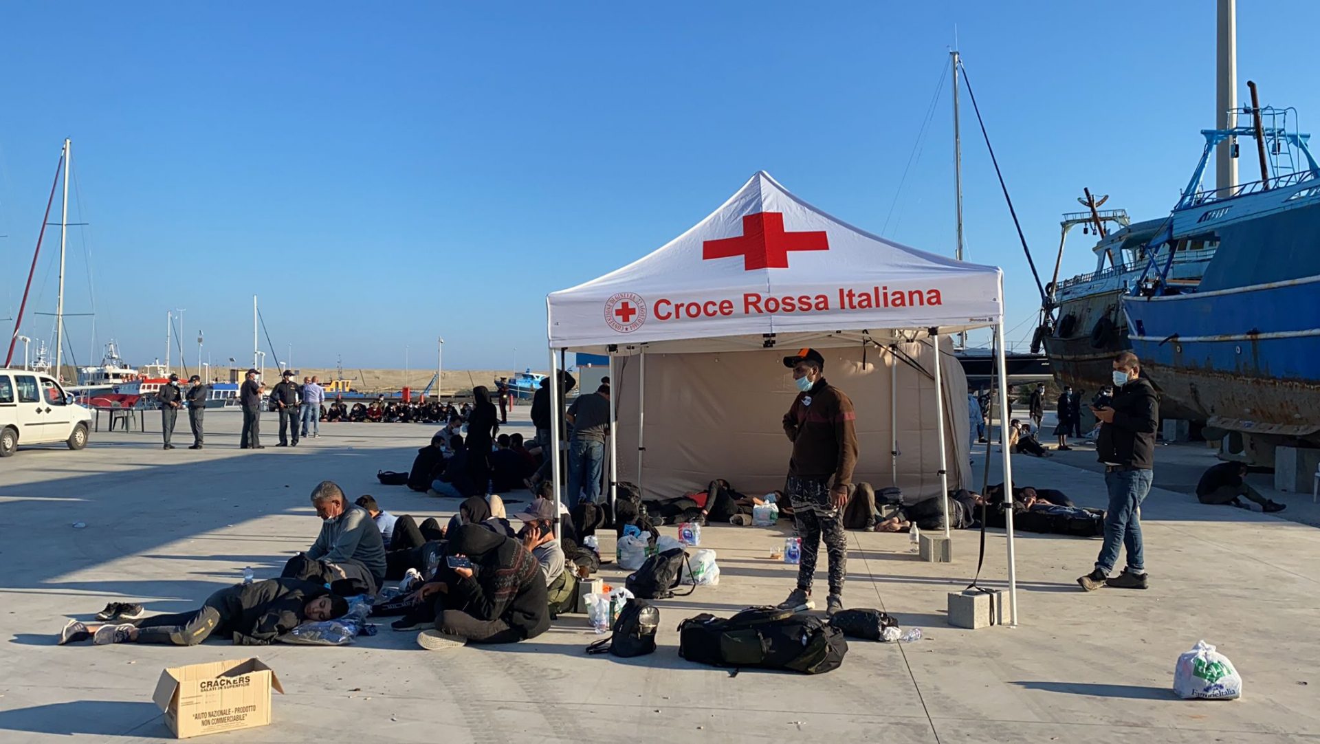 Quattro sbarchi in un giorno a Roccella Jonica: salvati quasi 300 migranti