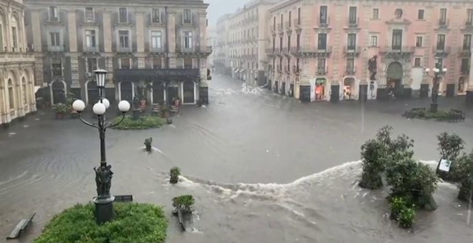 Nubifragio travolge Catania, un uomo è morto annegato