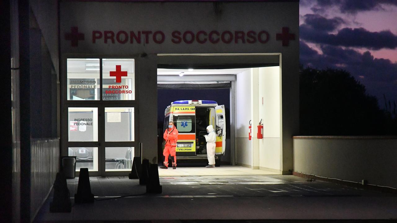 Otto ore in ambulanza rimbalzato tra 4 ospedali: l’odissea di un 68enne