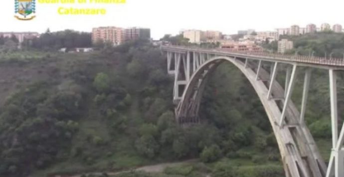 Materiali scadenti per la manutenzione dei Ponte Morandi e della strada dei Due Mari, emesse sei misure cautelari