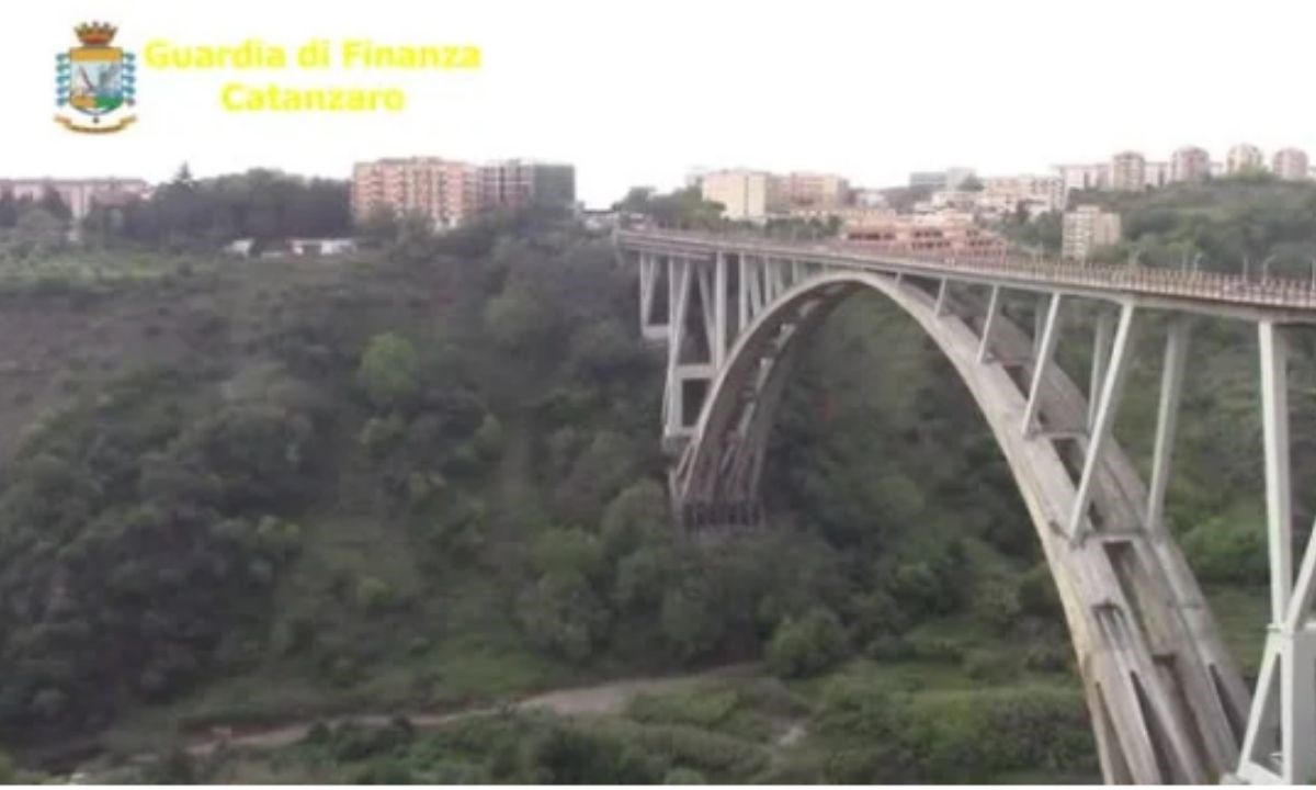 Materiali scadenti per la manutenzione dei Ponte Morandi e della strada dei Due Mari, emesse sei misure cautelari