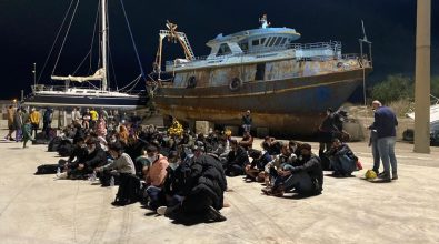 Migranti, in barca a vela dalla Turchia a Roccella Jonica. «Il viaggio pagato dai parenti»