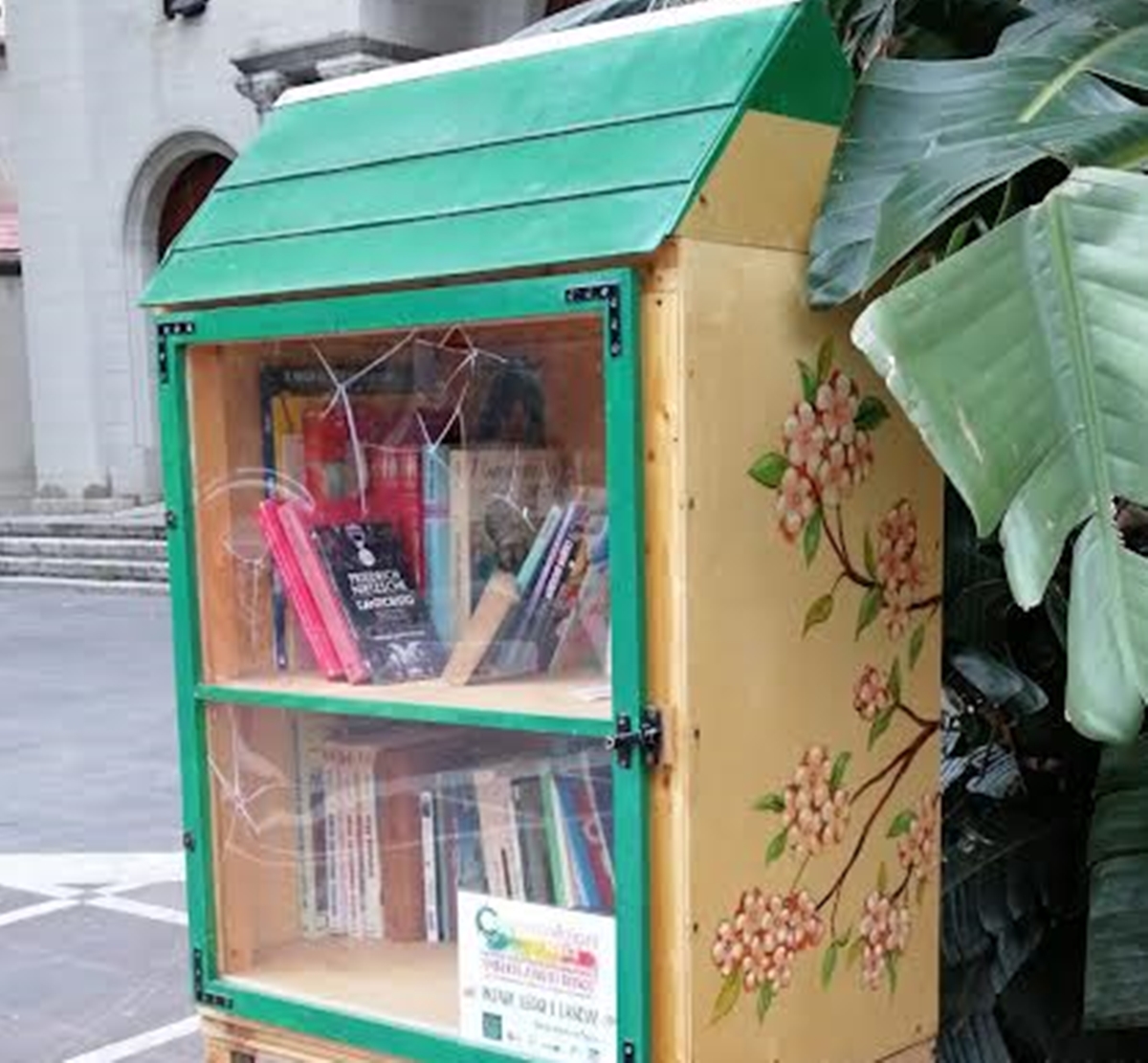 Reggio, danneggiata la piccola biblioteca a piazza Sant’Agostino