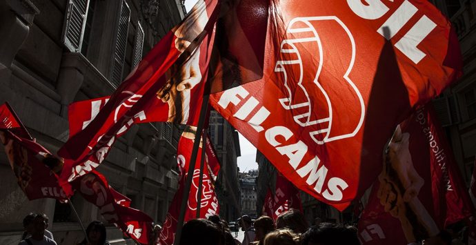 Reggio, la Filcams Cgil impugna il trasferimento di due lavoratori dirottati a Catania