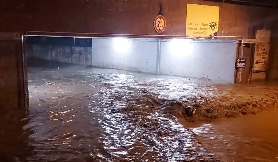 Maltempo, bomba d’acqua nella notte a Melito Porto Salvo. Disagi e allagamenti