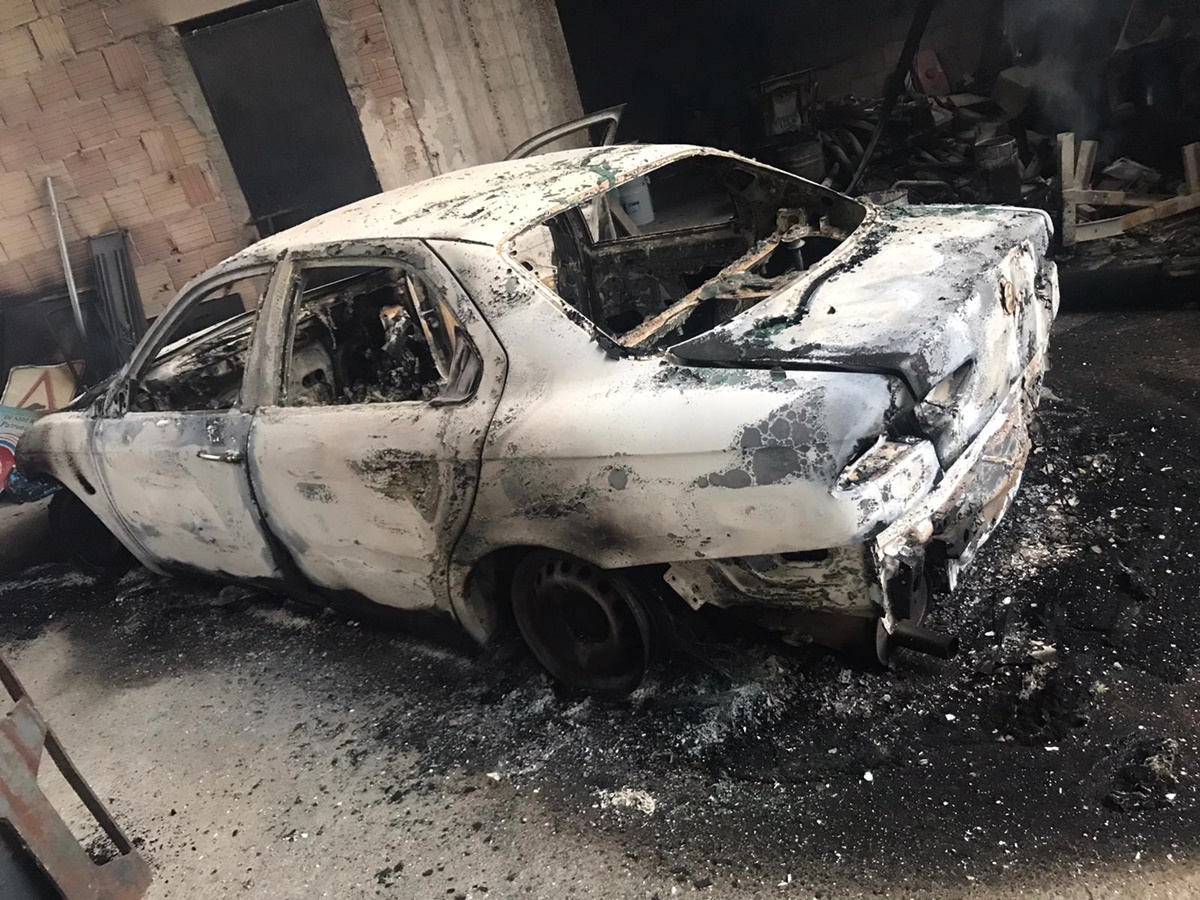 Siderno, amministrazione comunale sotto attacco: bruciati due mezzi nella notte