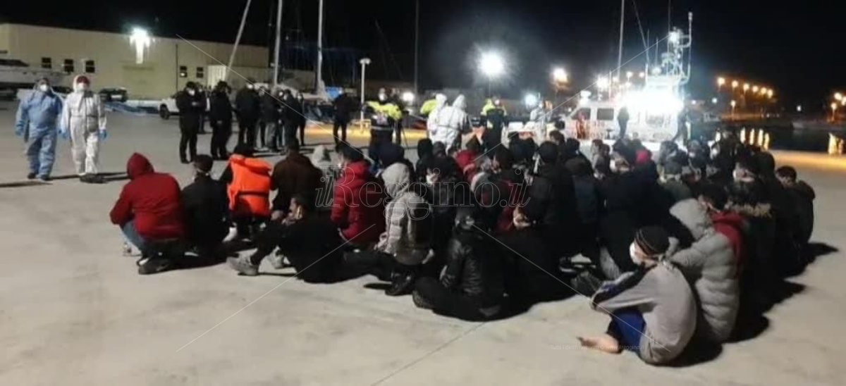 Migranti, il sindacato di polizia: «In Calabria servono più uomini»