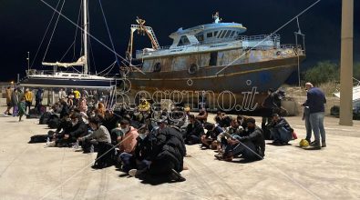 Migranti, ancora uno sbarco a Roccella Ionica: in 90 approdati al porto