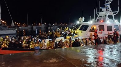 Nella notte nuovo sbarco di migranti a Roccella Jonica: sono 302 i profughi salvati