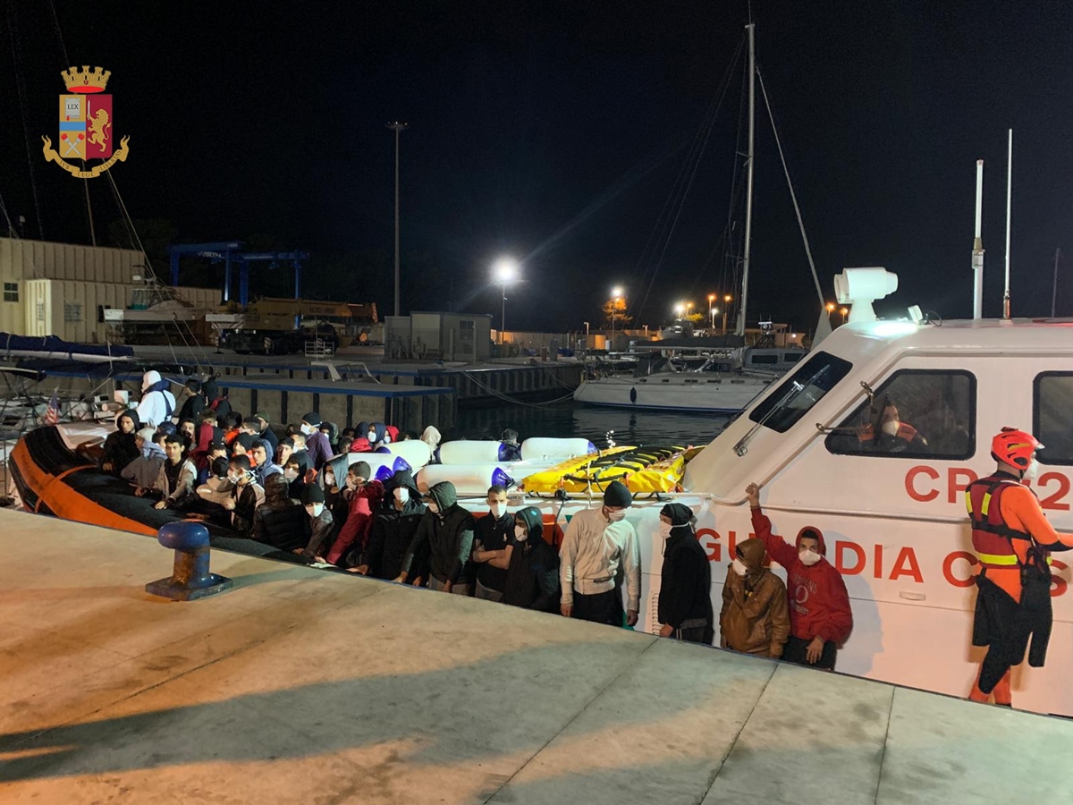 Roccella Ionica, soccorsi in mare 39 migranti