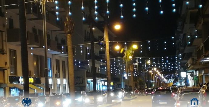Natale a Reggio, luci su viale Aldo Moro con il sostegno di Confcommercio
