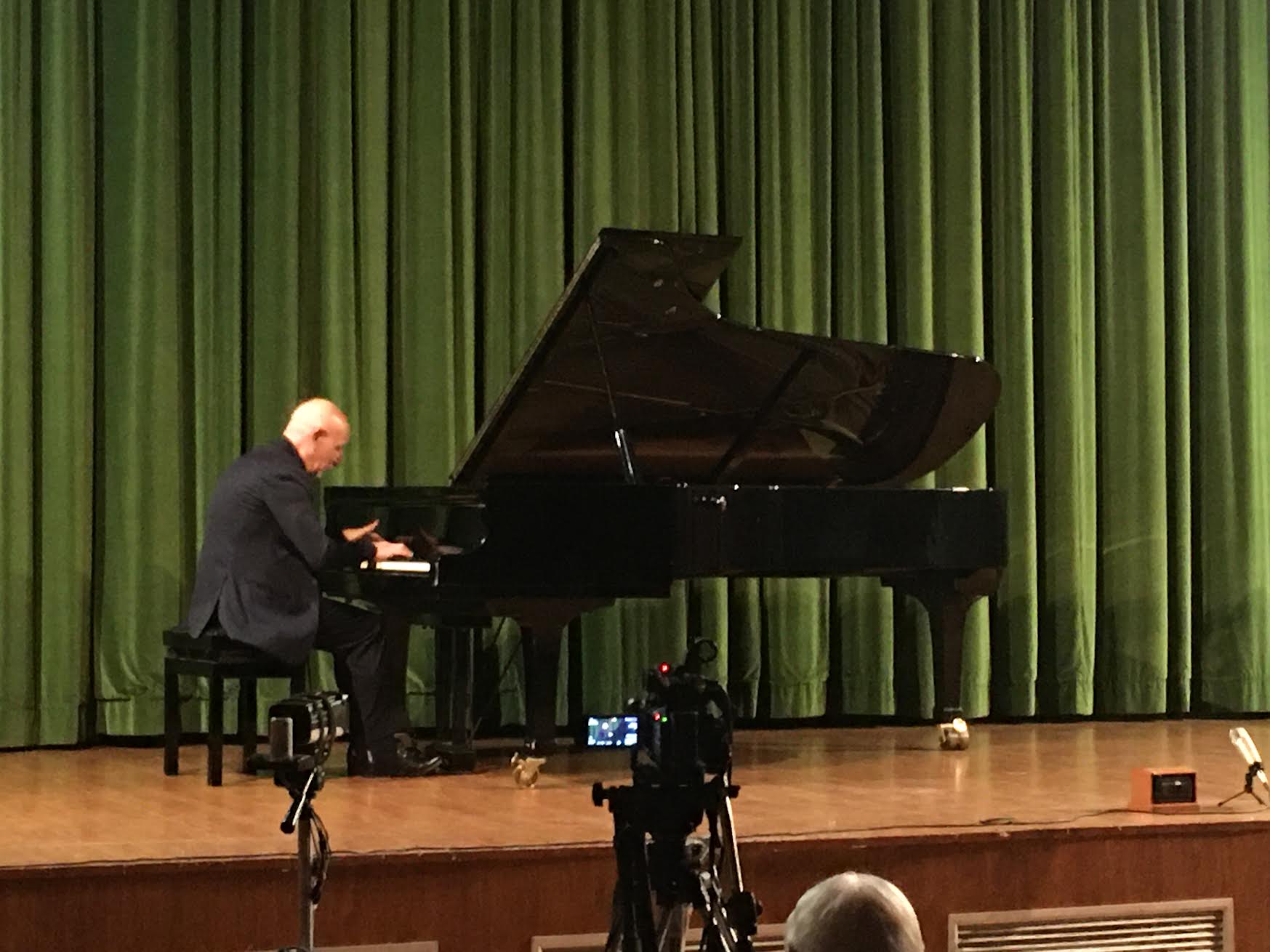 Palmi, applausi e standing ovation per il maestro Roberto Cappello