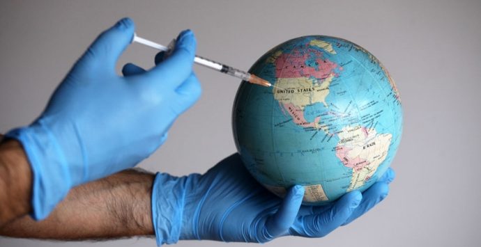Coronavirus, L’Oms: «Non si esce dalla pandemia a colpi di booster»