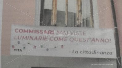 Rosarno, uno striscione contro i commissari è comparso in piazza Duomo