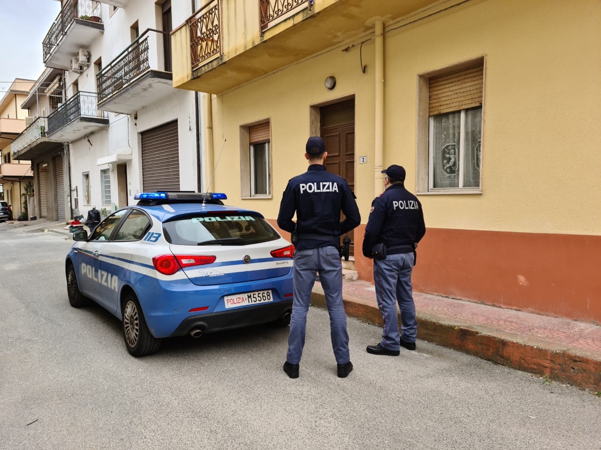 Gioia Tauro, fuga di gas in una casa: anziana messa in salvo dai poliziotti