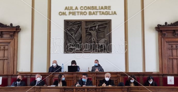 Reggio, consiglio comunale aperto su brogli elettorali e ristrutturazione di piazza De Nava