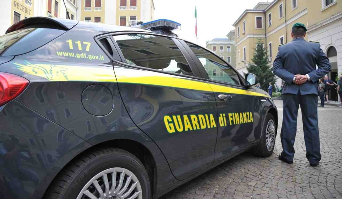 Trasportavano 40 chili di droga, padre e figlio arrestati al porto di Villa San Giovanni