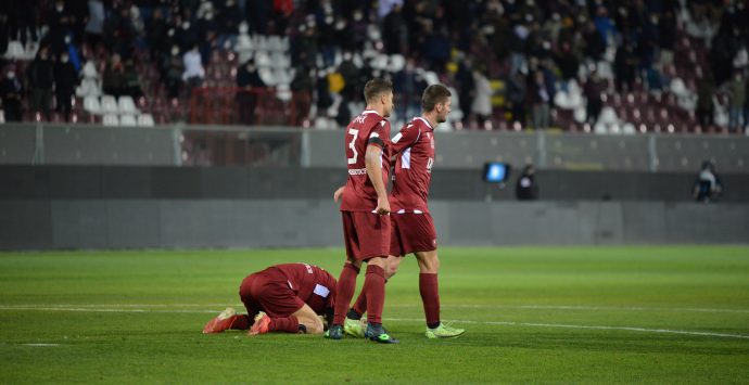 Il Benevento chiude la rincorsa playoff della Reggina: amaranto ko 0-3 al Granillo