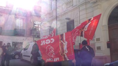Reggio, sit-in Filcams Cgil davanti all’Asp per ritardo stipendi per ditte e studi convenzionati