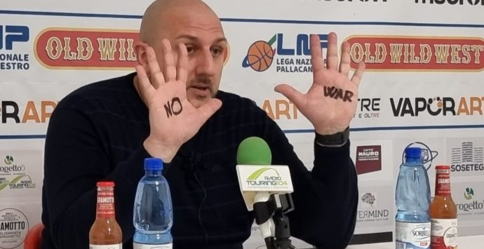 «No War». Viola, il messaggio  di Bolignano per l’Ucraina e Sasha Volkov