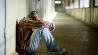 Disagi psicologici in aumento tra giovani e bambini. Dati allarmanti, l’esperto: «Tentativi di suicidio incrementati del 147%»