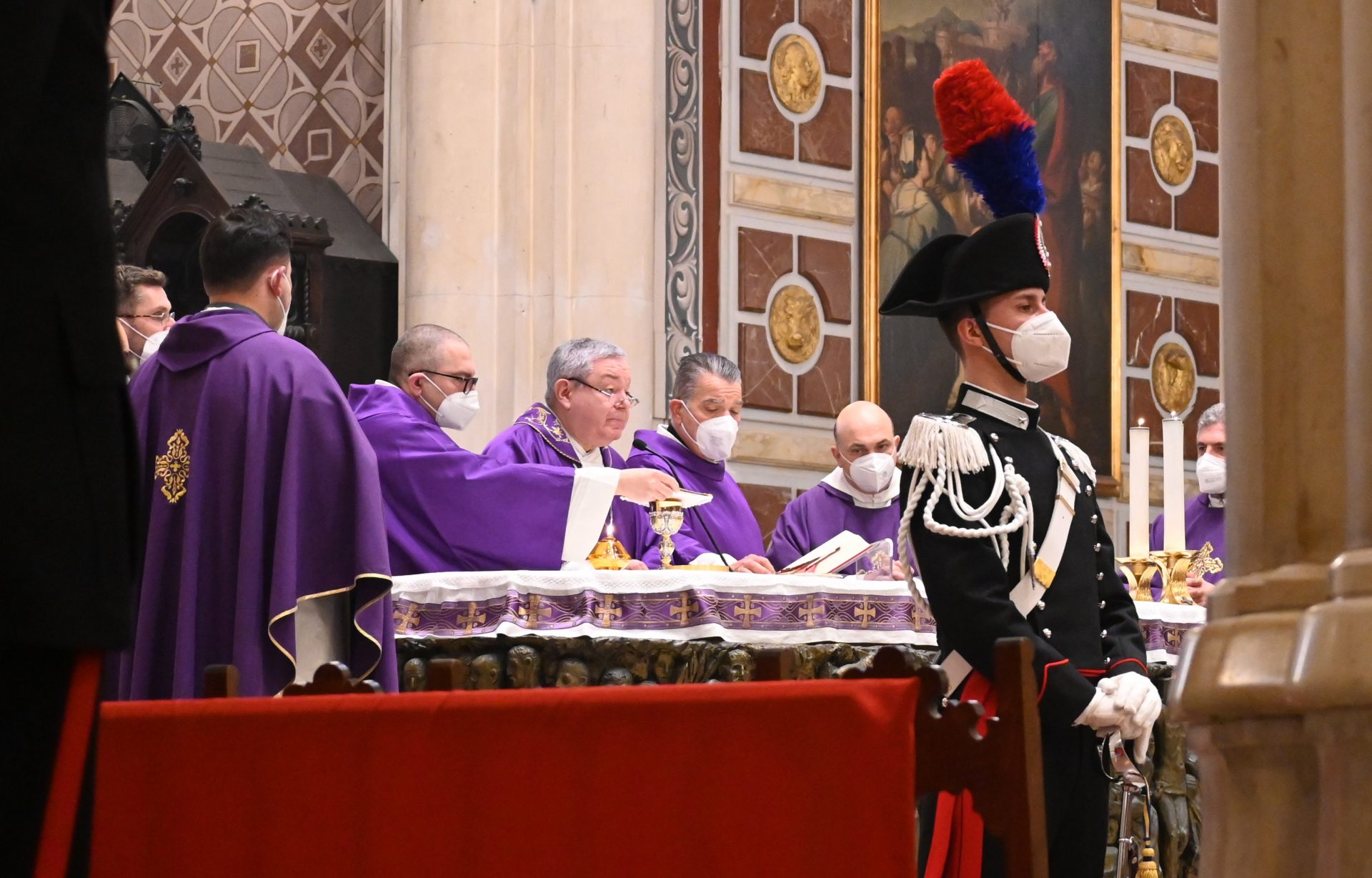 Precetto pasquale interforze officiato dal’Arcivescovo Marcianò, ordinario Militare per l’Italia