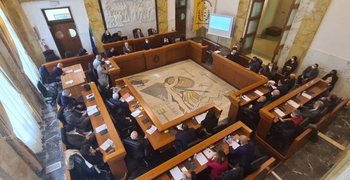 Giallo su Ato unica, 46 sindaci metropolitani: «Nessuna condanna alla decisione della giunta Occhiuto»