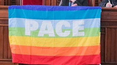 Reggio, bandiera della Pace anche in Consiglio Comunale. Passa il documento bipartisan sull’alta velocità