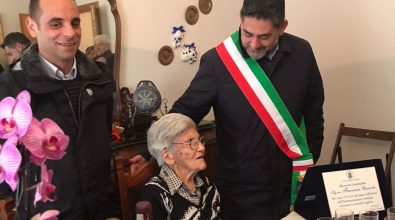 Reggio, gli auguri della città alla signora Francesca Cuzzola per i suoi 100 anni