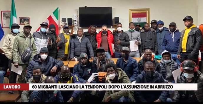 Dopo la tendopoli il contratto a Pescara: 64 migranti escono dal ghetto di San Ferdinando