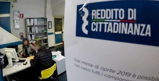 Percepivano il reddito di cittadinanza ma erano in Italia da meno di dieci anni: 102 denunce a Crotone