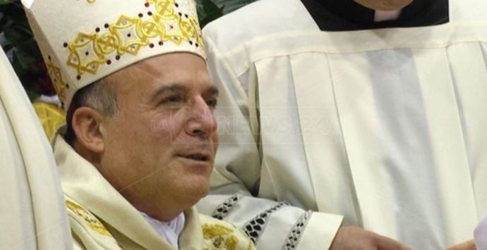 Il vescovo di Crotone contro i fuochi d’artificio: «Ricordano il fragore delle bombe in Ucraina»