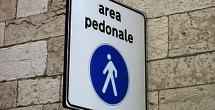 Reggio, prorogate al 30 giugno le aree pedonali e le zone a traffico limitato
