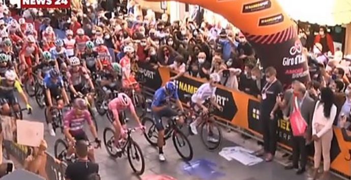 Giro d’Italia, oltre sessanta passaggi hanno scandito la storia rosa della Calabria