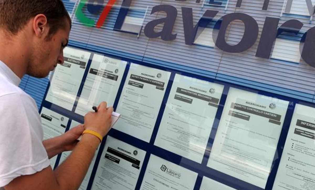 Disoccupazione, la Calabria tra le peggiori in Europa: 4 giovani su 10 senza lavoro