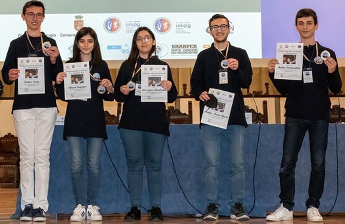 Olimpiadi di Astronomia, trionfano due studentesse del Liceo “Leonardo da Vinci” di Reggio Calabria