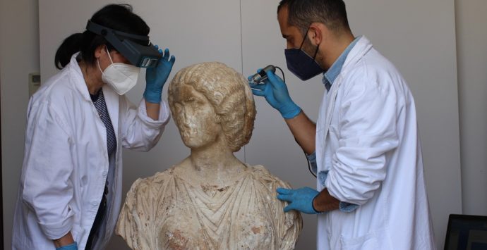 Reggio e la sua archeologia, in corso restauro del busto femminile di epoca romana