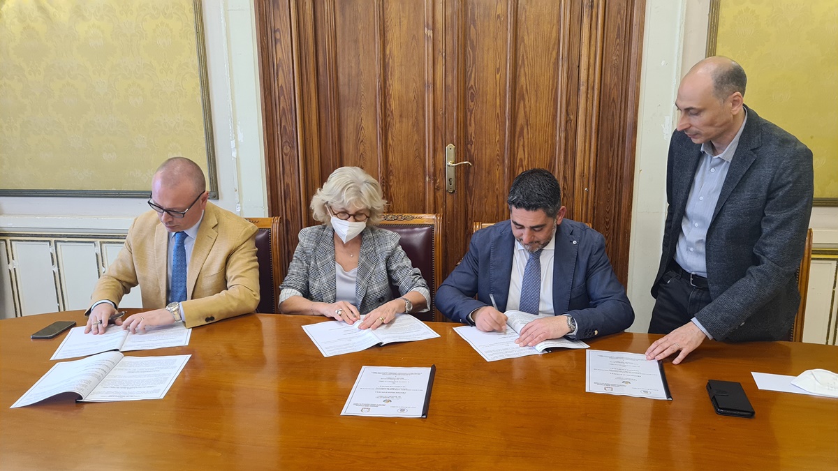 Reggio, firmato nuovo protocollo per riaprire Mandela’s office – VIDEO