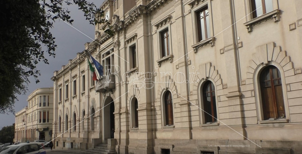 Reggio, avviso pubblico per 8 professionisti da inserire nello staff del sindaco