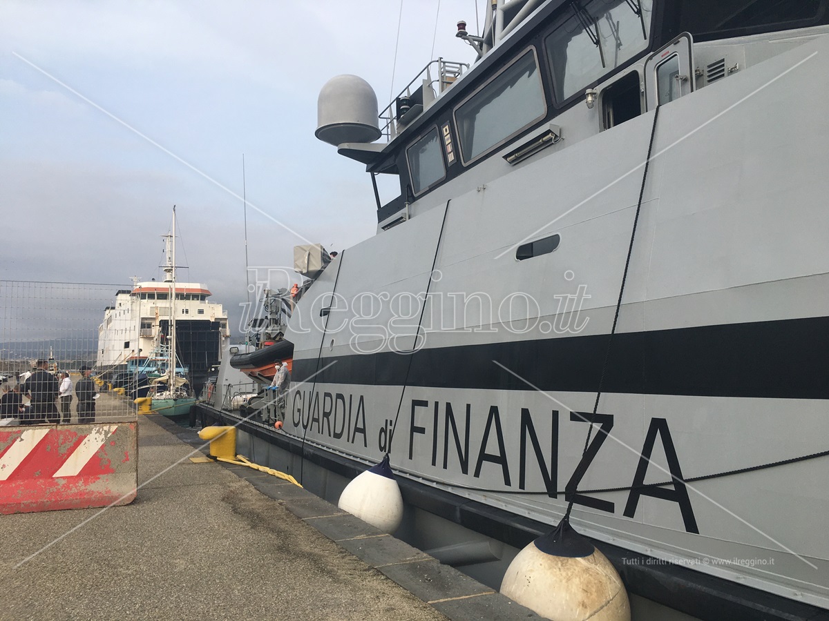 Migranti, 280 persone sbarcano al porto di Reggio Calabria