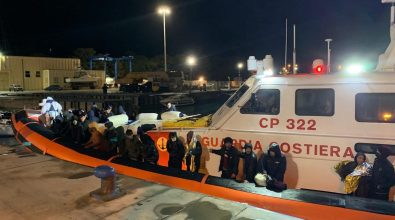 Migranti, ancora sbarchi nella Locride: in 150 soccorsi nella notte a Roccella Jonica