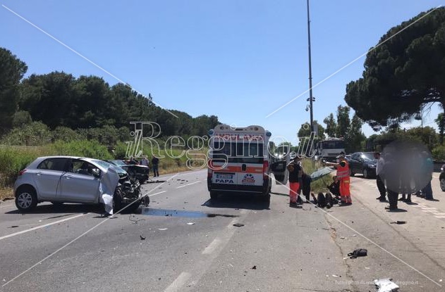 Incidente sulla statale 106 a Locri, due feriti gravi