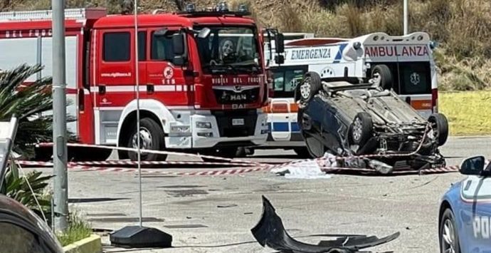 Reggio, incidente sulla SS 106 a Bocale: morta una donna
