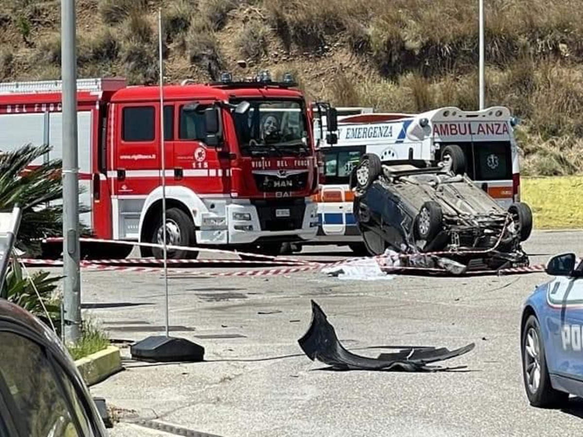 Reggio, incidente sulla SS 106 a Bocale: morta una donna