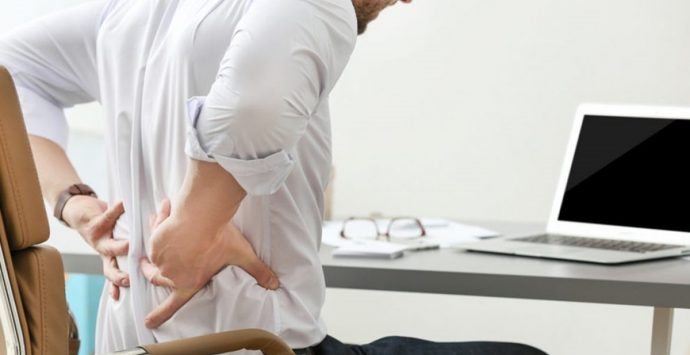 Il mal di schiena non dipende dalla postura e muoversi è il segreto per prevenirlo